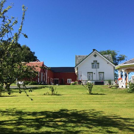 Stromnes - Oldefars Gjestehus Inderoy Straumen  Exterior foto